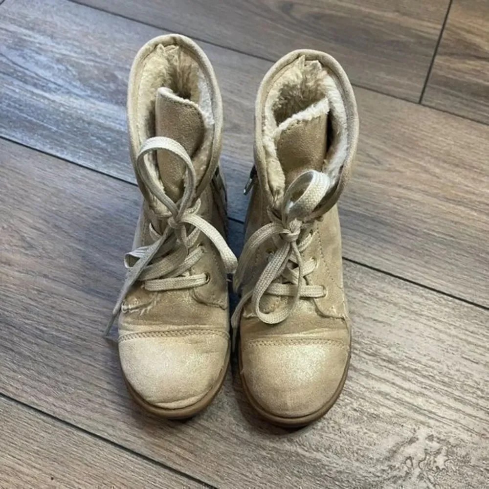 Maggie & Zoe Girls Gold Lace Up Faux Fur Lined Fold Over Boots Toddler Size‎ 11